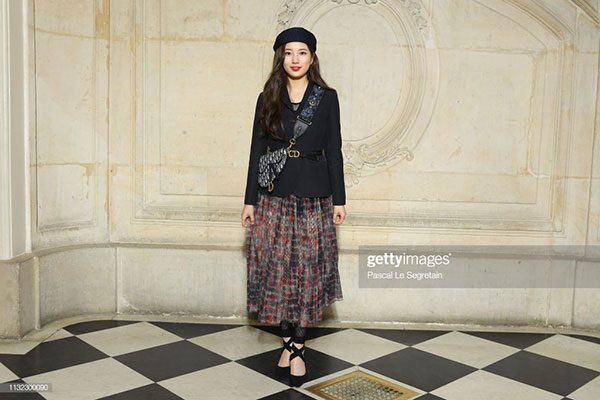 Lại duyên nợ tại show Dior: Angela Baby đen toàn tập, Suzy đụng hàng đồ cũ của đàn chị