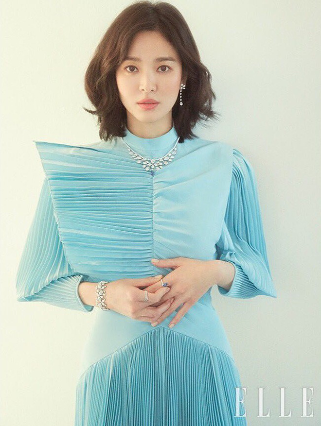 Chính nhờ kiểu makeup sương sương, Song Hye Kyo mới áp đảo Han Ye Seul khi đụng hàng Chính nhờ kiểu makeup sương sương, Song Hye Kyo mới áp đảo Han Ye Seul khi đụng hàng