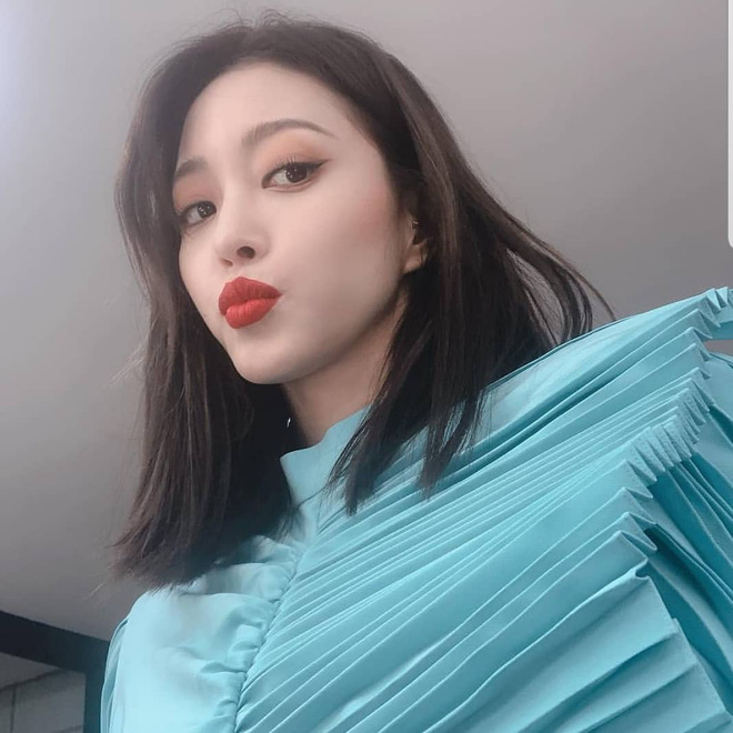 Chính nhờ kiểu makeup sương sương, Song Hye Kyo mới áp đảo Han Ye Seul khi đụng hàng Chính nhờ kiểu makeup sương sương, Song Hye Kyo mới áp đảo Han Ye Seul khi đụng hàng