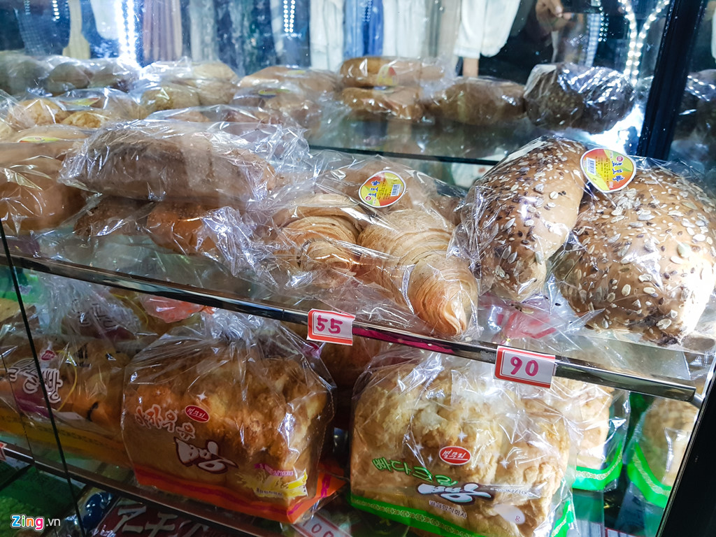 Bia Sài Gòn, nước cam Việt trong cửa hàng ở Triều Tiên