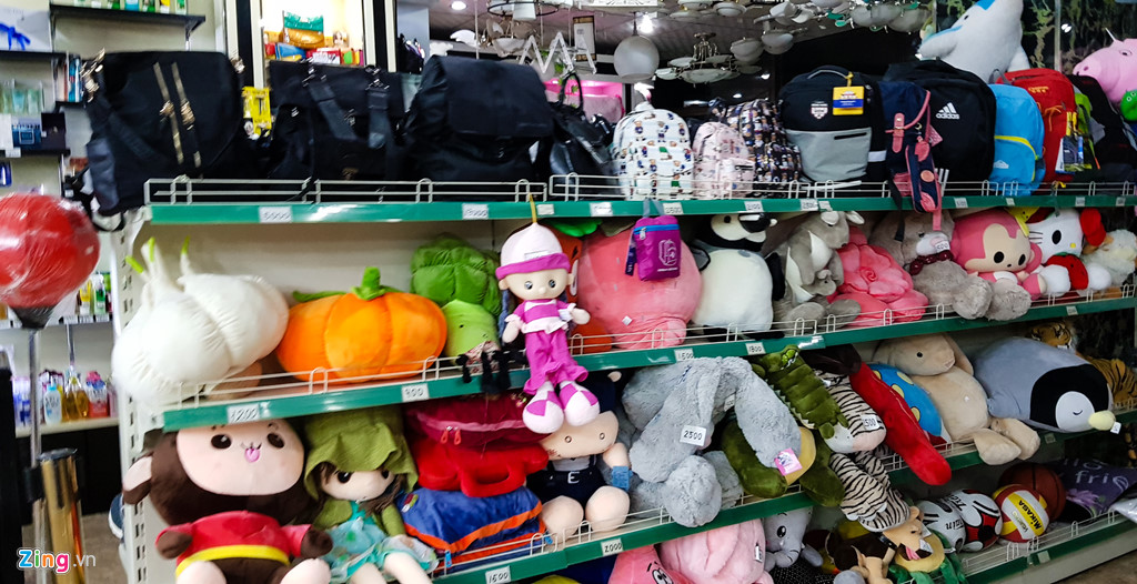 Bia Sài Gòn, nước cam Việt trong cửa hàng ở Triều Tiên