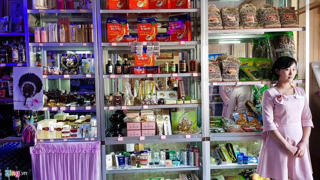 Bia Sài Gòn, nước cam Việt trong cửa hàng ở Triều Tiên