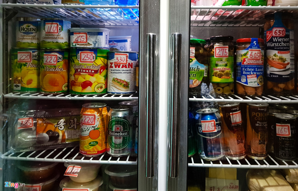 Bia Sài Gòn, nước cam Việt trong cửa hàng ở Triều Tiên
