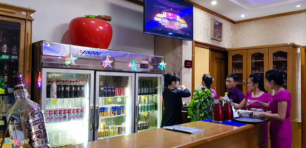 Bia Sài Gòn, nước cam Việt trong cửa hàng ở Triều Tiên