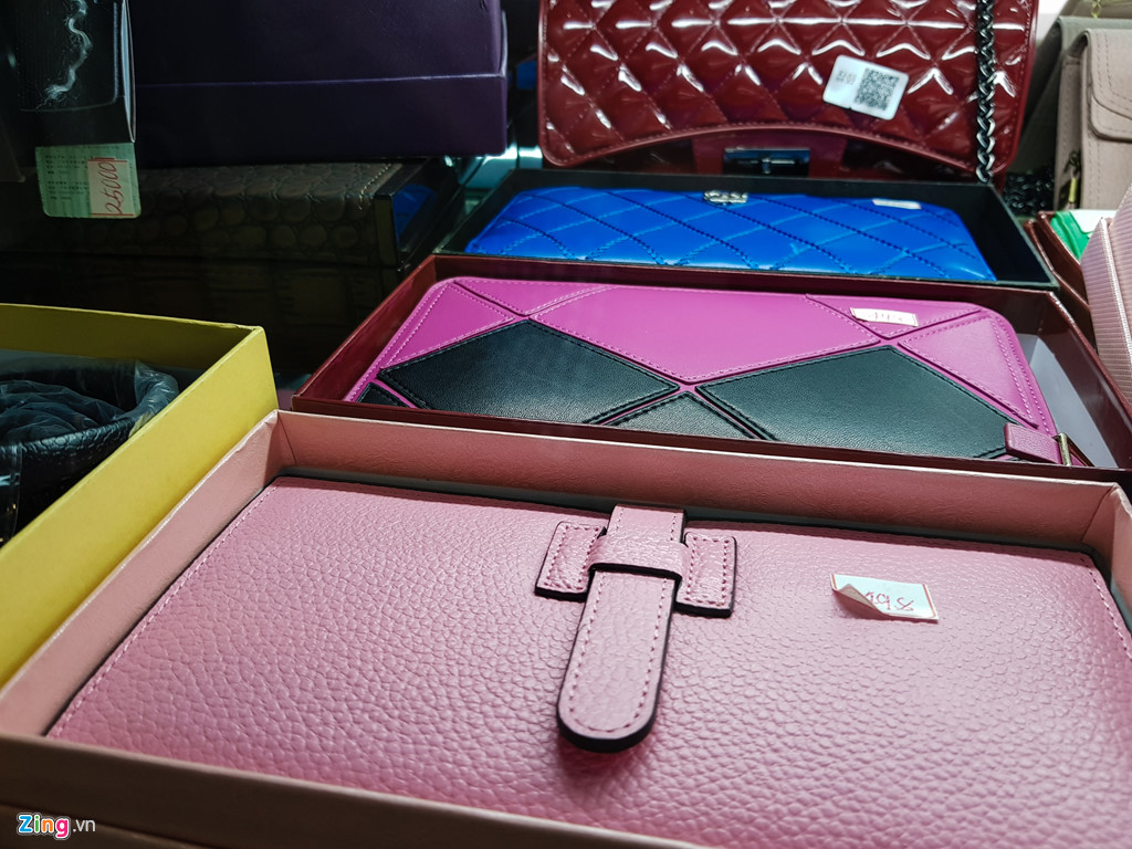 Bia Sài Gòn, nước cam Việt trong cửa hàng ở Triều Tiên