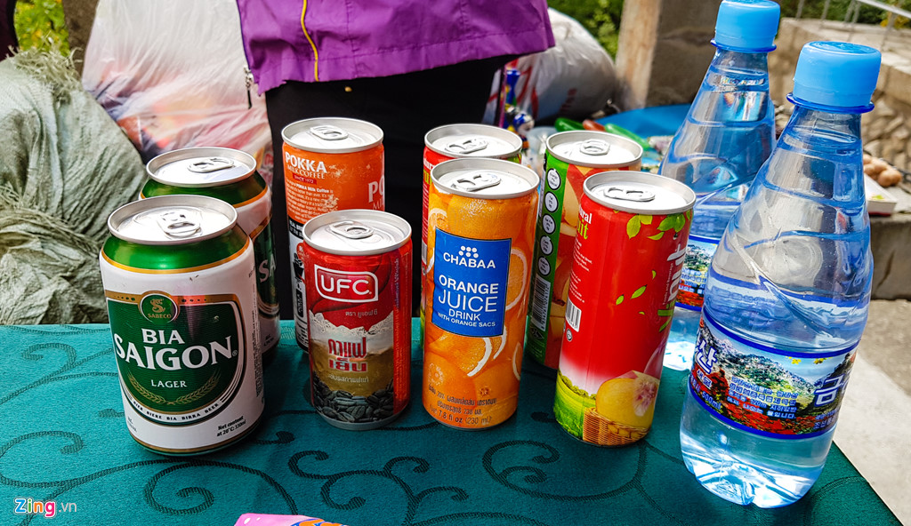 Bia Sài Gòn, nước cam Việt trong cửa hàng ở Triều Tiên