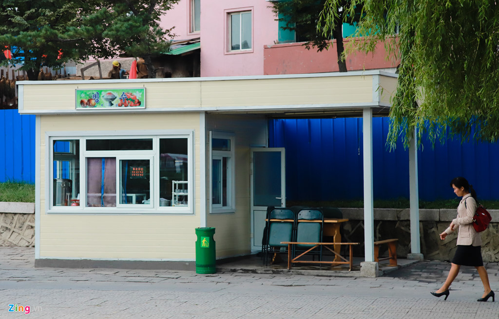 Bia Sài Gòn, nước cam Việt trong cửa hàng ở Triều Tiên