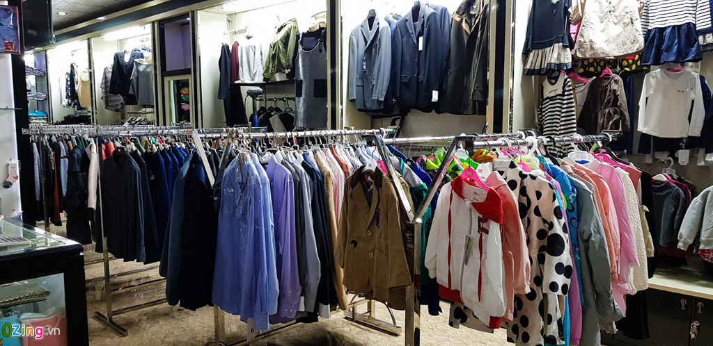 Bia Sài Gòn, nước cam Việt trong cửa hàng ở Triều Tiên