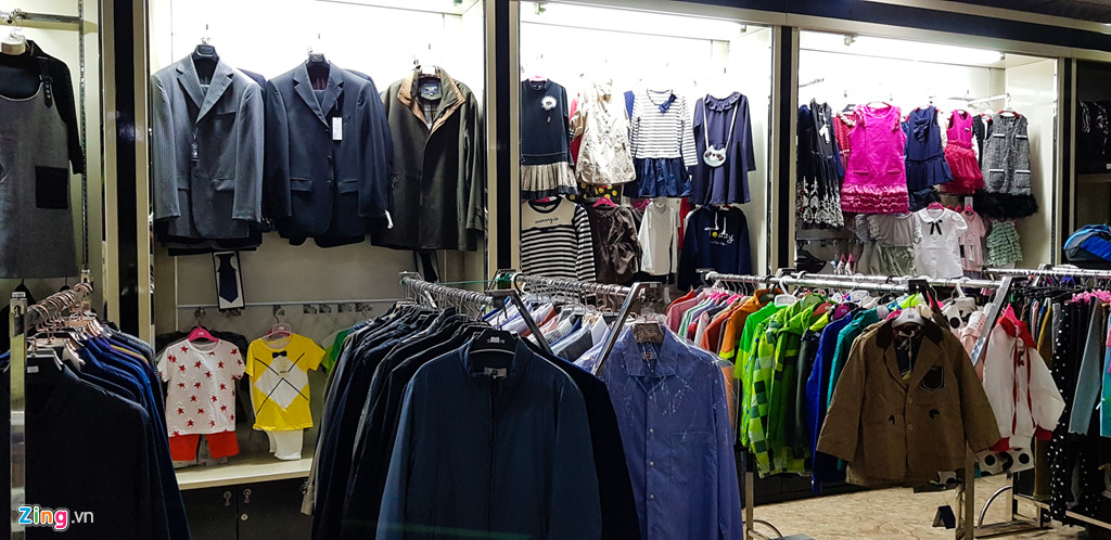 Bia Sài Gòn, nước cam Việt trong cửa hàng ở Triều Tiên