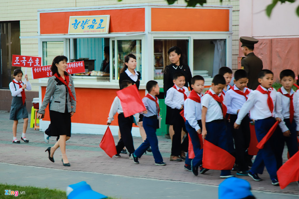 Bia Sài Gòn, nước cam Việt trong cửa hàng ở Triều Tiên