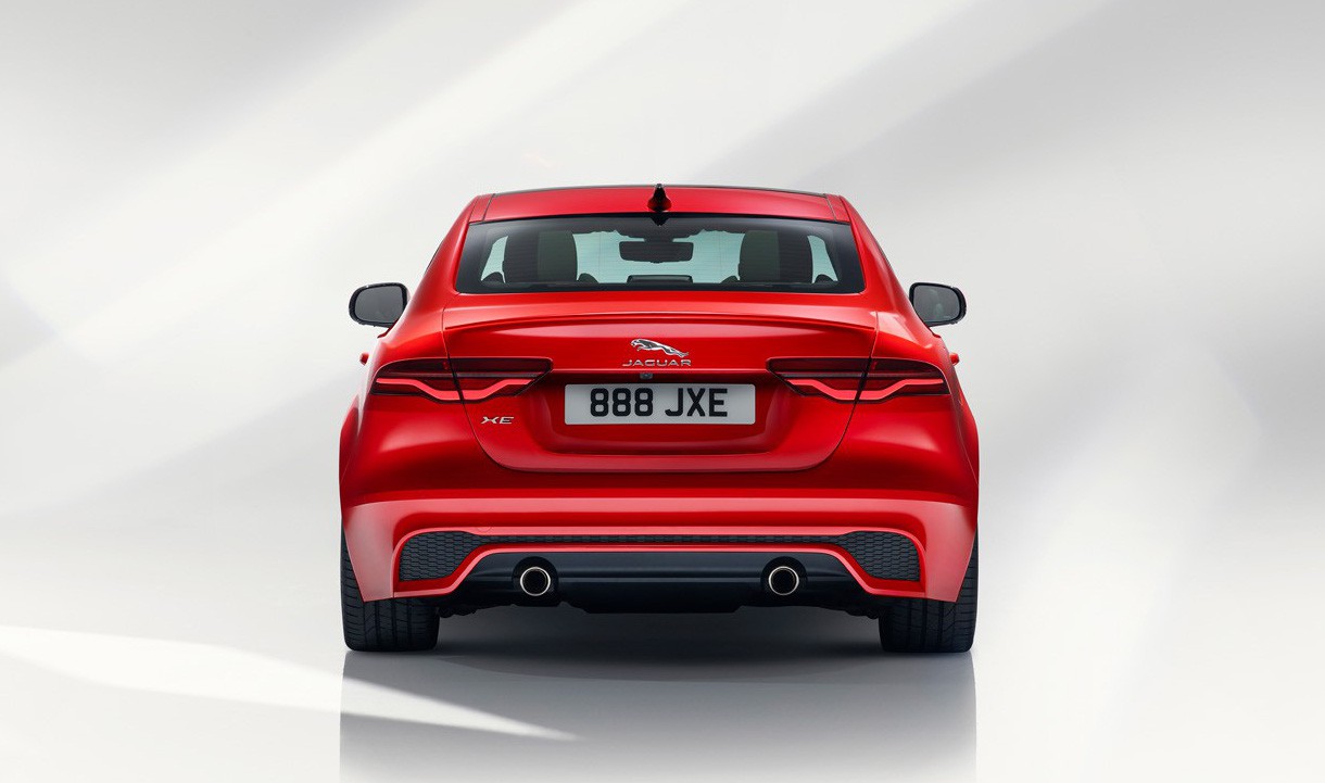Hé lộ thông tin Jaguar XE 2019 sắp bán tại Việt Nam, cạnh tranh Mercedes-Benz C-Class mới Hé lộ thông tin Jaguar XE 2019 sắp bán tại Việt Nam, cạnh tranh Mercedes-Benz C-Class mới