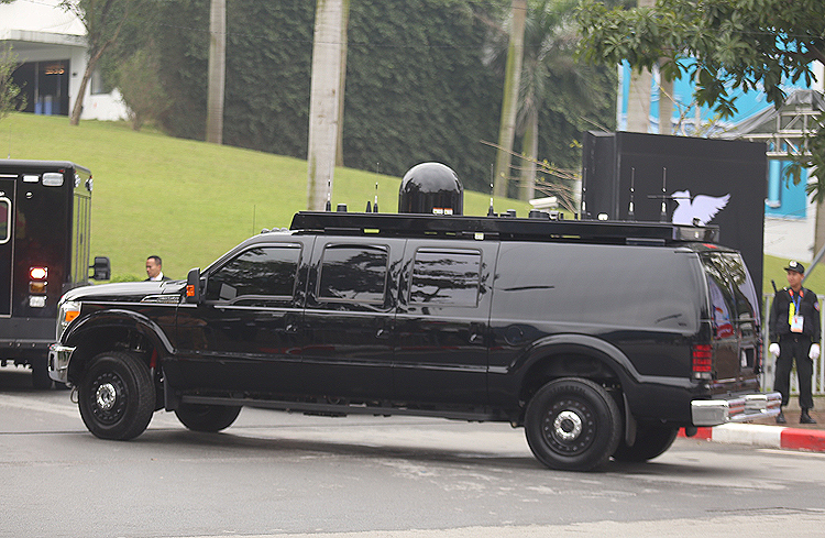 Giải mã xế lạ hộ tống Tổng thống Mỹ tại Việt Nam