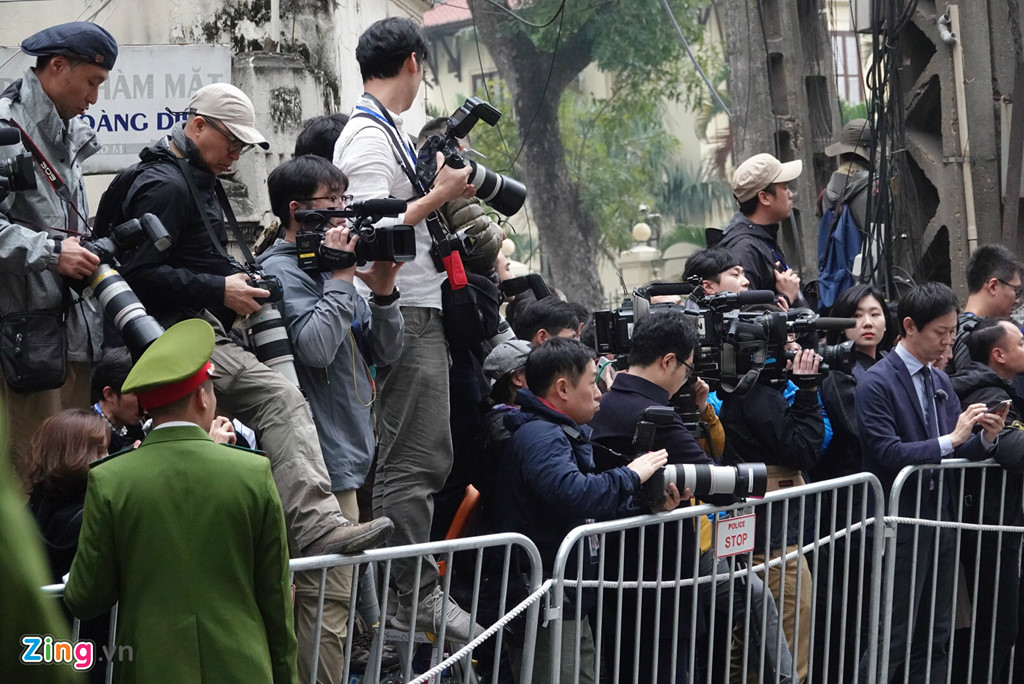 Những cơn sốt trên đường phố Hà Nội vì ông Kim Jong Un