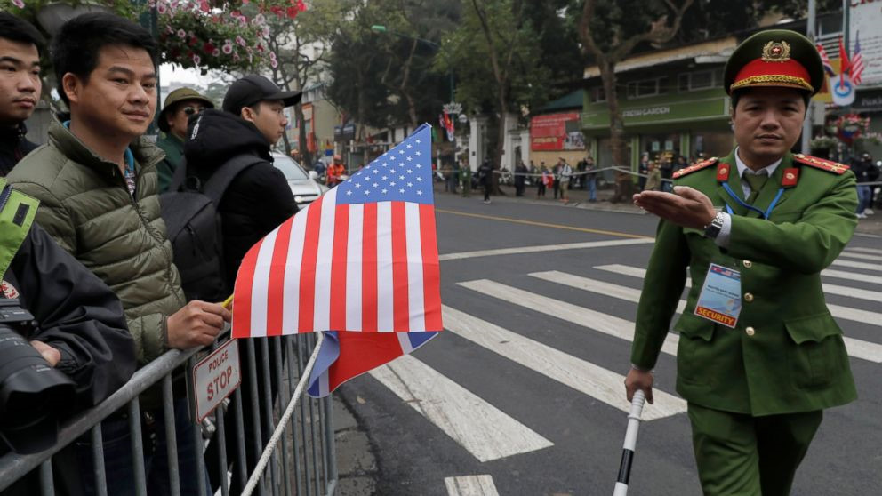 Những cơn sốt trên đường phố Hà Nội vì ông Kim Jong Un