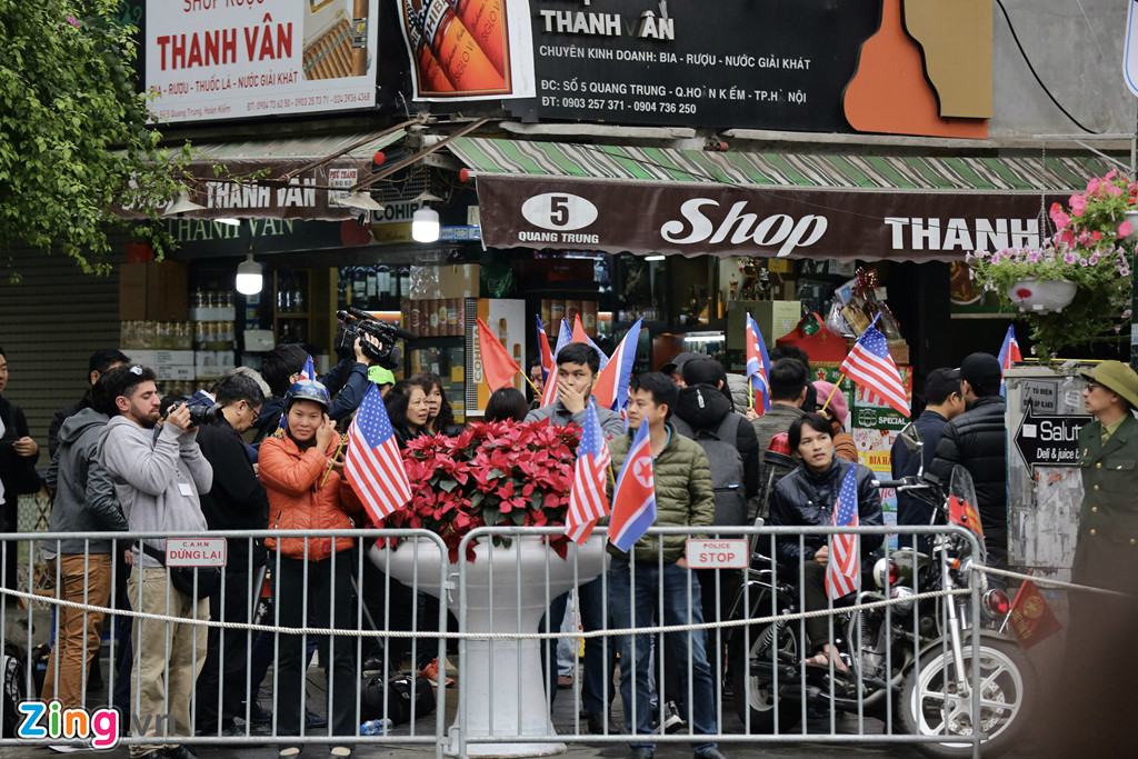 Những cơn sốt trên đường phố Hà Nội vì ông Kim Jong Un