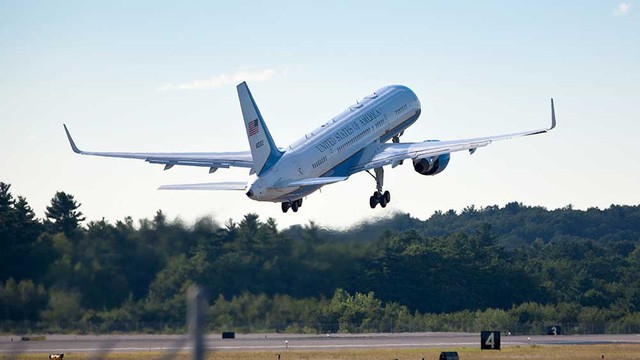 Chuyên cơ Air Force One của ông Trump tốn chi phí ra sao khi bay thẳng từ Mỹ đến Việt Nam?