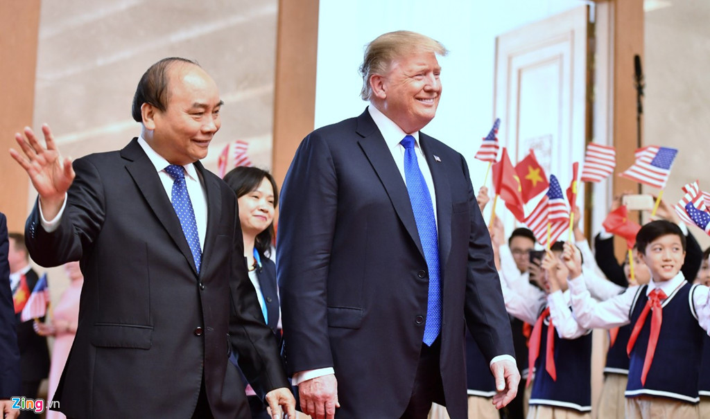 Hành động bất ngờ của TT Trump khi gặp Thủ tướng