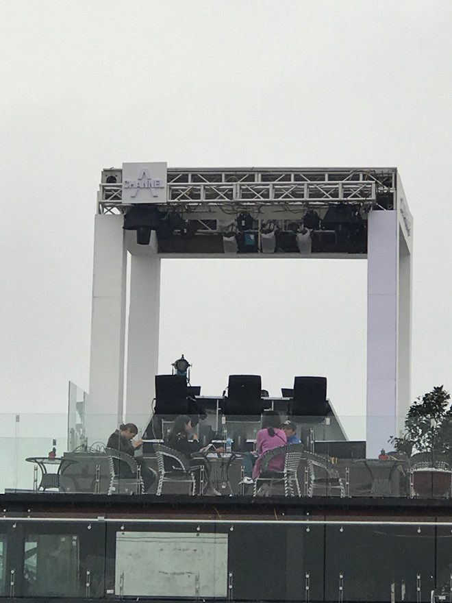 Đài quốc tế phải trả bao nhiêu để có trường quay trên cao ở Hà Nội?