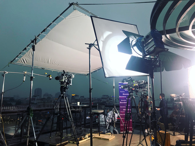 Đài quốc tế phải trả bao nhiêu để có trường quay trên cao ở Hà Nội?