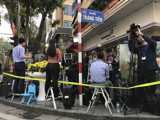 Độc đáo những trường quay siêu thực của phóng viên quốc tế tại kì thượng đỉnh Mỹ-Triều