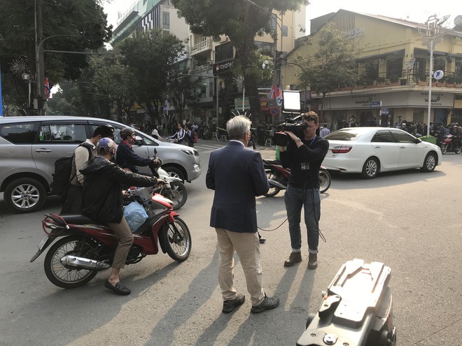 Độc đáo những trường quay siêu thực của phóng viên quốc tế tại kì thượng đỉnh Mỹ-Triều