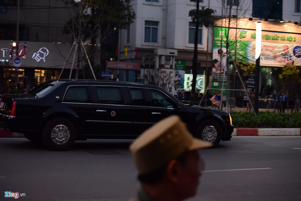 2 chiếc The Beast chở TT Trump đi gặp ông Kim Jong Un