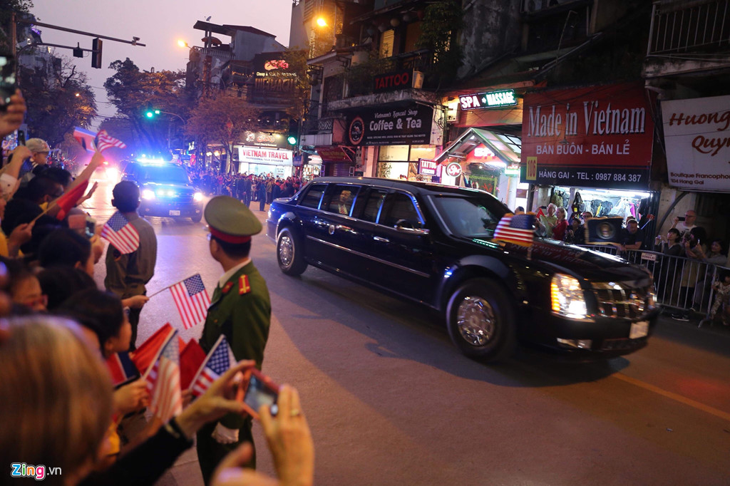 2 chiếc The Beast chở TT Trump đi gặp ông Kim Jong Un