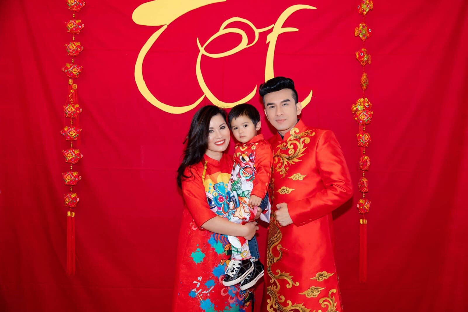 Cuộc sống không như mơ của bà xã sao Việt nơi trời Tây: xa chồng thường xuyên, vừa làm việc vừa chăm sóc con nhỏ