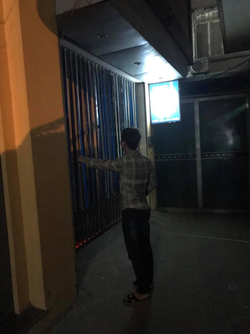 Dân mạng tranh cãi về hình ảnh nam thanh niên quỳ gối suốt 2 giờ trước cổng nhà nghỉ mà bạn gái bí mật vào cùng kẻ khác