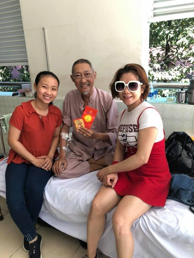 Sau một thời gian điều trị ung thư, sức khỏe của nghệ sĩ Lê Bình đang dần ổn định, sắc mặt hồng hào hơn trước