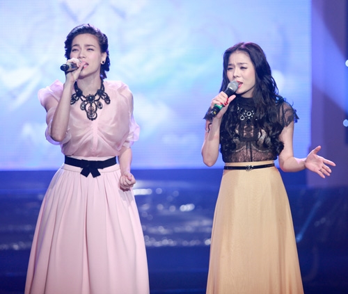 Sau phát ngôn hết duyên làm bạn nhưng vẫn là đồng nghiệp của Lệ Quyên, Hồ Ngọc Hà liên tục đăng trạng thái đầy ẩn ý