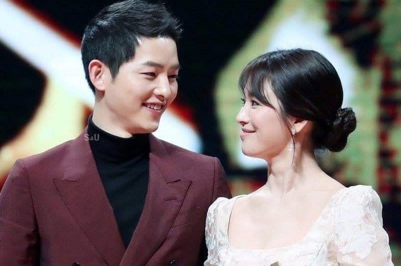 Truyền thông Trung đưa tin Song - Song ly hôn vì Song Joong Ki ngoại tình với chính bạn thân Song Hye Kyo