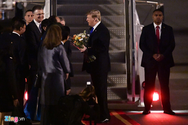 9X tặng hoa Tổng thống Trump từng đoạt giải Hoa khôi Nét đẹp Tràng An