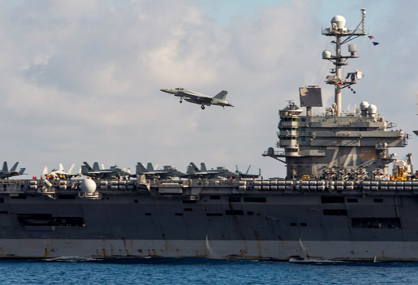 Tàu sân bay Mỹ trên Biển Đông lúc TT Trump đến Việt Nam
