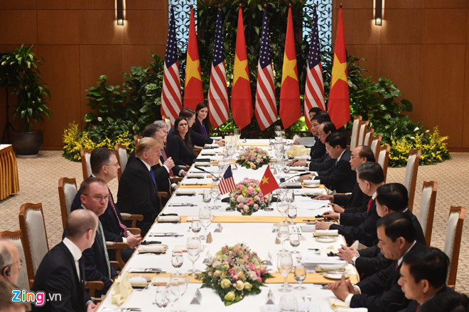 Ông Donald Trump thưởng thức chả cá, nem Hà Nội