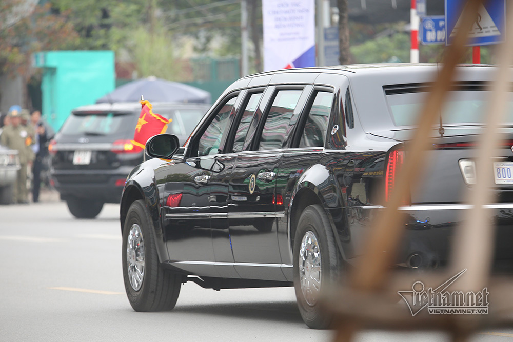 Mật vụ Mỹ lạnh lùng lái Quái thú chở Tổng thống Trump ở Hà Nội