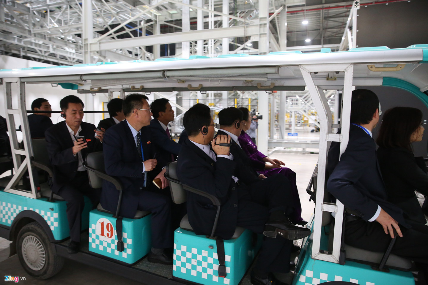 Phái đoàn Triều Tiên thăm nhà máy xe hơi, nông trường ở Hải Phòng