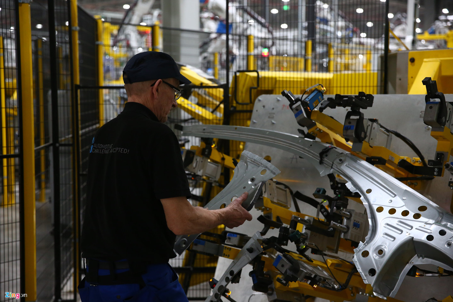 Phái đoàn Triều Tiên thăm nhà máy xe hơi, nông trường ở Hải Phòng