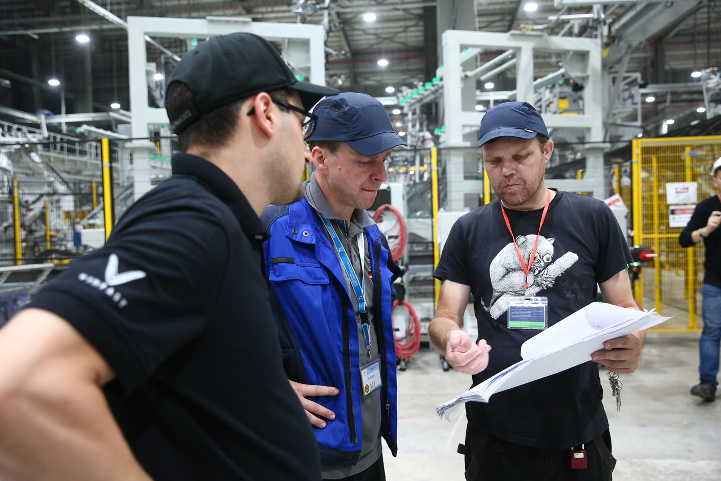 Phái đoàn Triều Tiên thăm nhà máy xe hơi, nông trường ở Hải Phòng