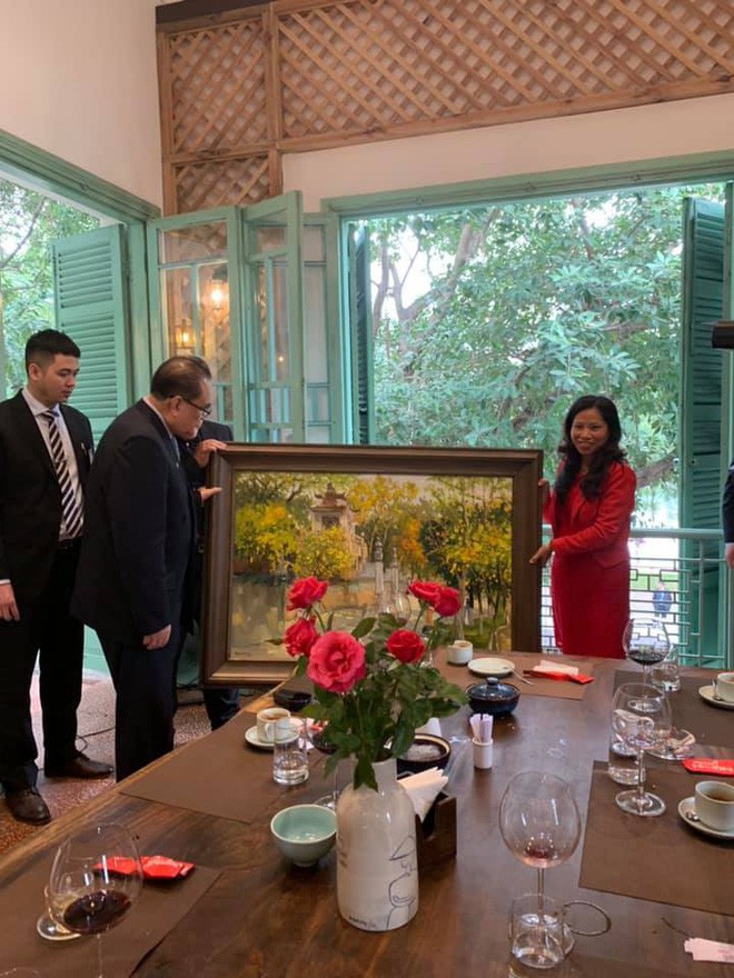 Nữ ca sỹ quyền lực nhất Triều Tiên dành lời cảm ơn và khen đồ ăn Việt rất ngon