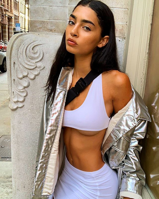 Phong cách nóng bỏng của bạn gái tỷ phú Twitter