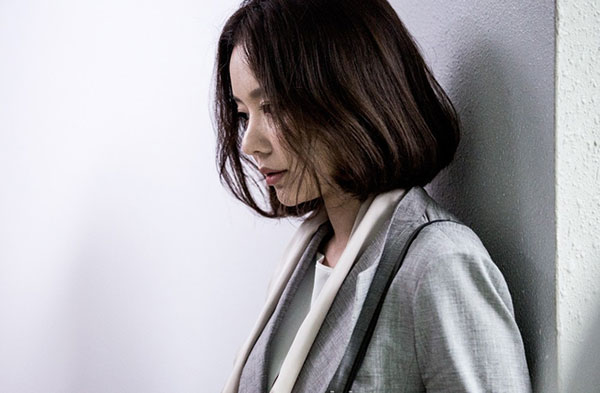 Muốn cho chồng hiểu cảm giác đau đớn vì bị phản bội, vợ suýt ngoại tình với người đàn ông khác và cái kết