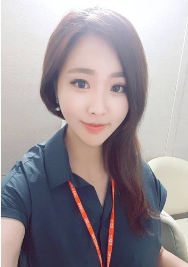 Chân dung nữ phóng viên Hàn gây sốt mạng xã hội Việt