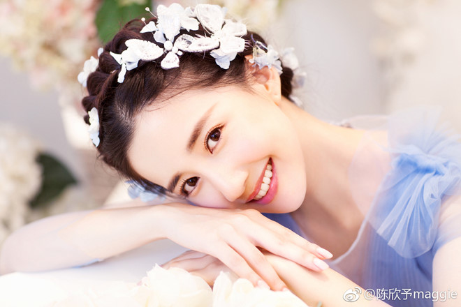 Tân Ỷ Thiên Đồ Long Ký mới lên sóng tập đầu đã gây bão vì mẹ Trương Vô Kỵ quá xinh đẹp, kiều diễm