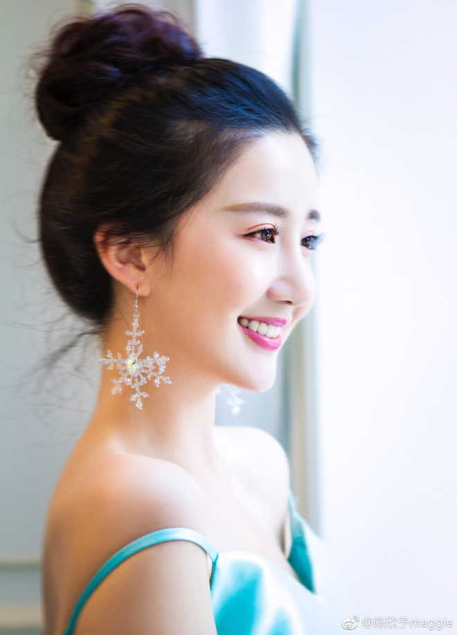 Tân Ỷ Thiên Đồ Long Ký mới lên sóng tập đầu đã gây bão vì mẹ Trương Vô Kỵ quá xinh đẹp, kiều diễm