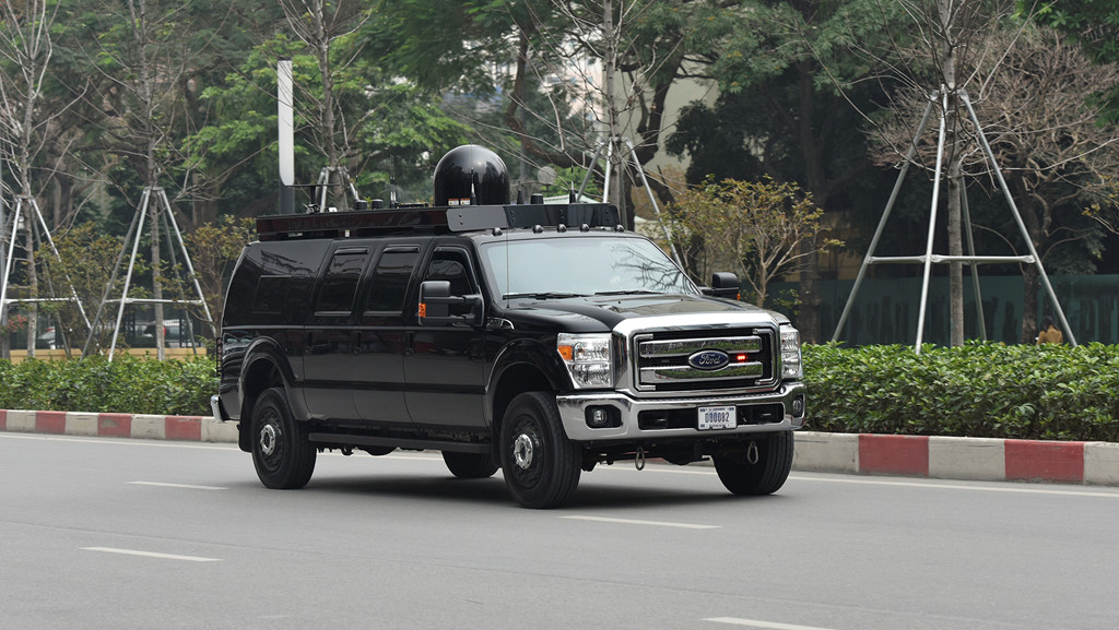 Tân binh Ford F-350 Super Duty trong đoàn xe hộ tống ông Trump Tân binh Ford F-350 Super Duty trong đoàn xe hộ tống ông Trump