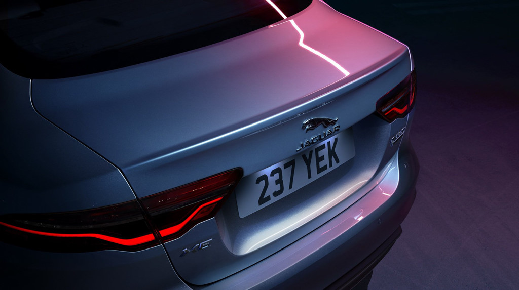 Jaguar XE phiên bản 2020 thể thao và cá tính hơn Jaguar XE phiên bản 2020 thể thao và cá tính hơn