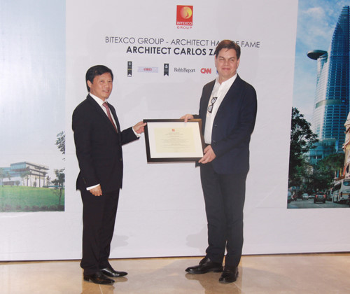 Chủ sở hữu khách sạn JW Marriott, nơi Tổng thống Trump lưu trú, là ai?