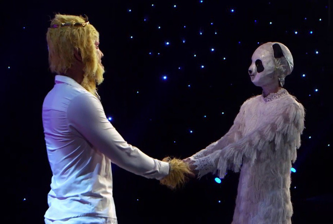 Cô gái gây choáng trong show hẹn hò khi so sánh đàn ông với... những chú cún