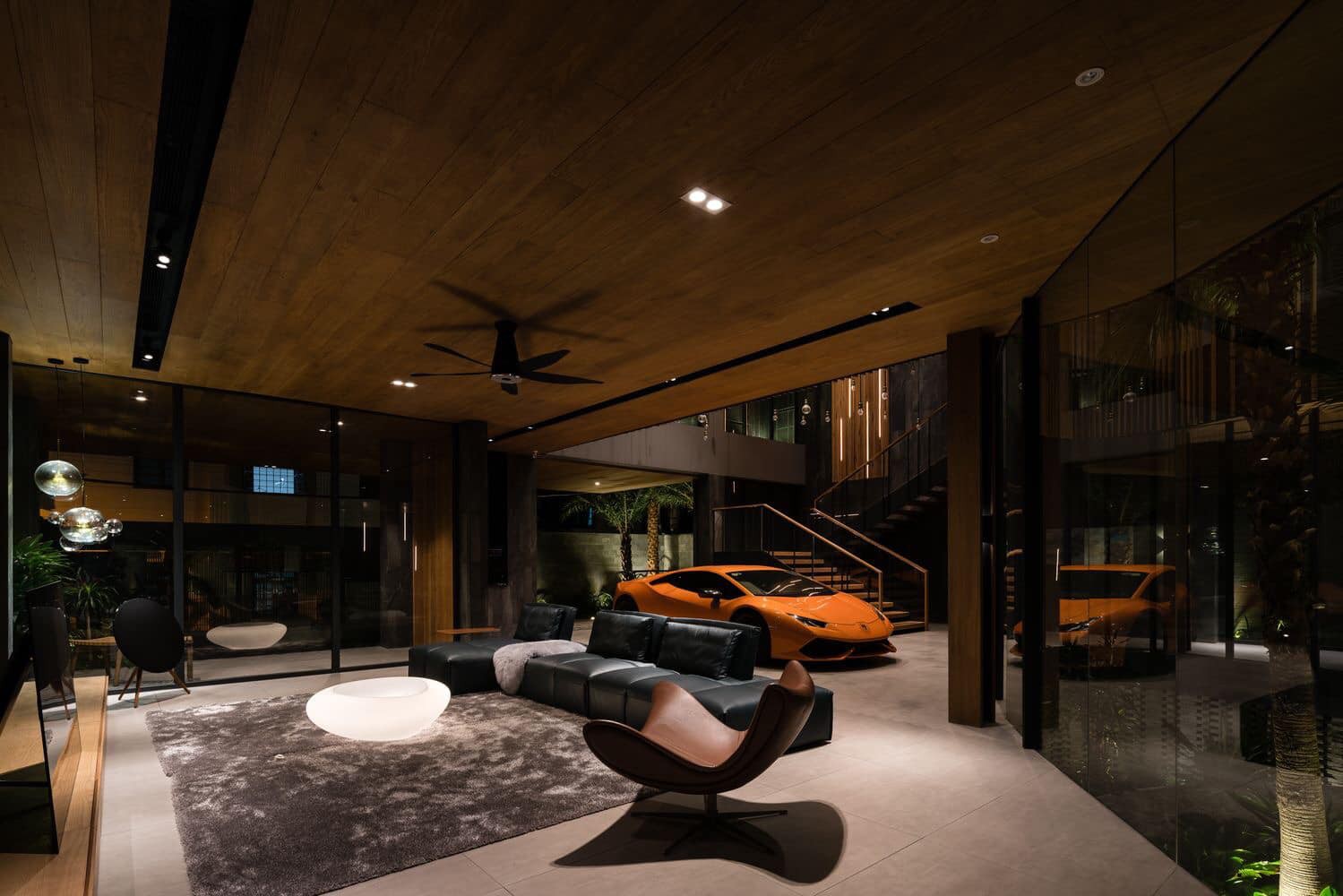 Căn biệt thự với siêu xe tại Việt Nam gây sốt cộng đồng mạng: Ngỡ như trời Tây Căn biệt thự với siêu xe tại Việt Nam gây sốt cộng đồng mạng: Ngỡ như trời Tây